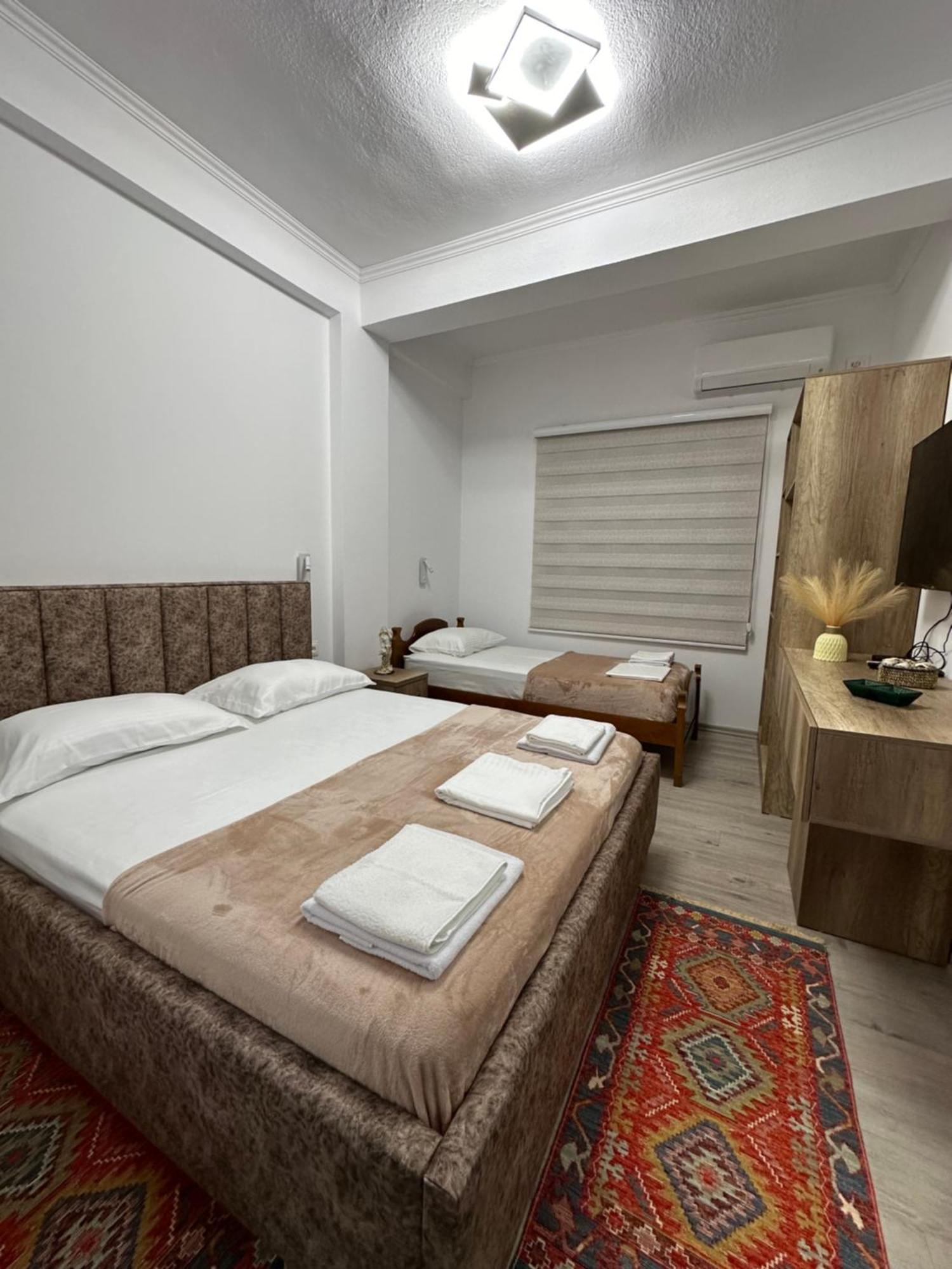 Lola'S Rooms Gjirokastër Exterior foto