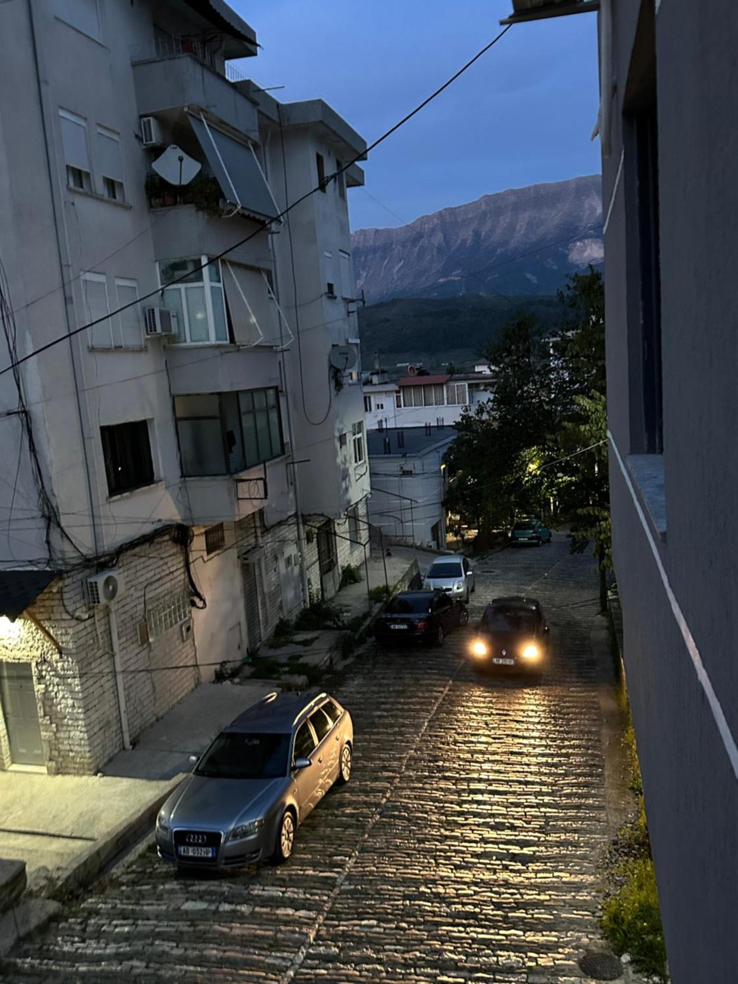 Lola'S Rooms Gjirokastër Exterior foto